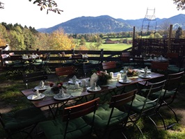 mit-blick-auf-die-berge