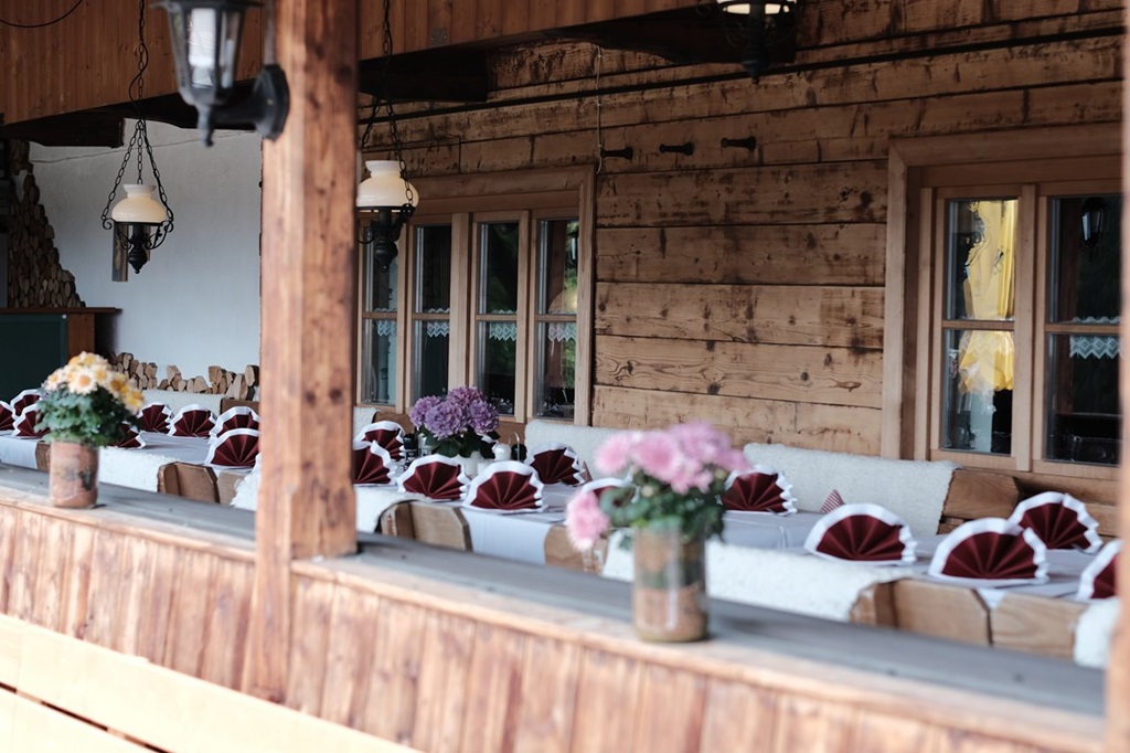 feste-feiern-auf-der-alm